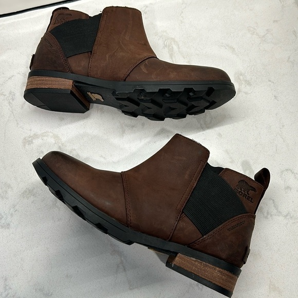 Sorel EMELIE™ III WOMEN'S WATERPROOF CHELSEA BOOTIE Tobacco Black Size 7 - Picture 2 of 16